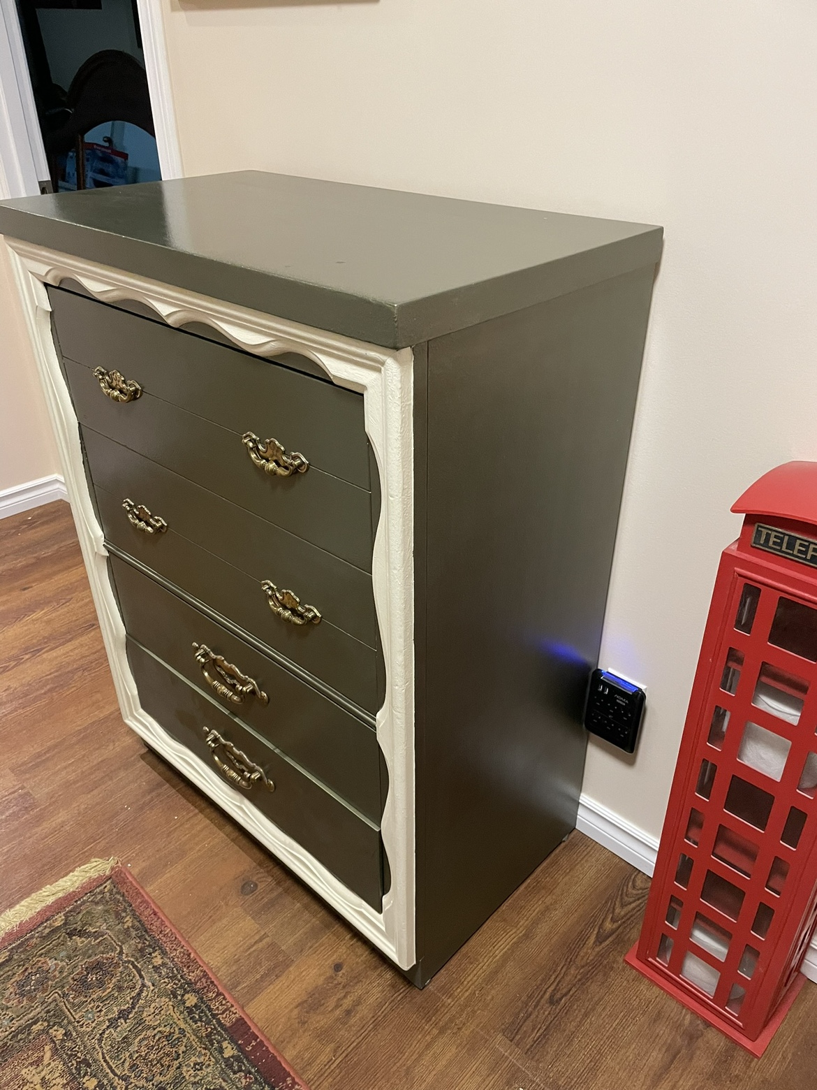 Vintage Four Drawer Dresser - photo 2