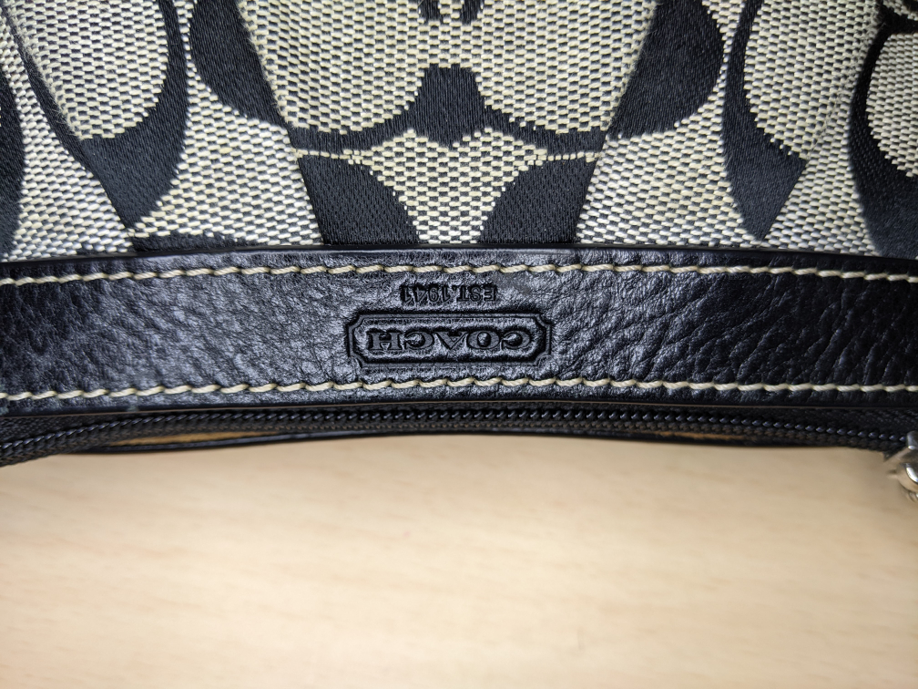 COACH Signature C Corner Zip Pleated Leather Grey Sateen image indicator(8)