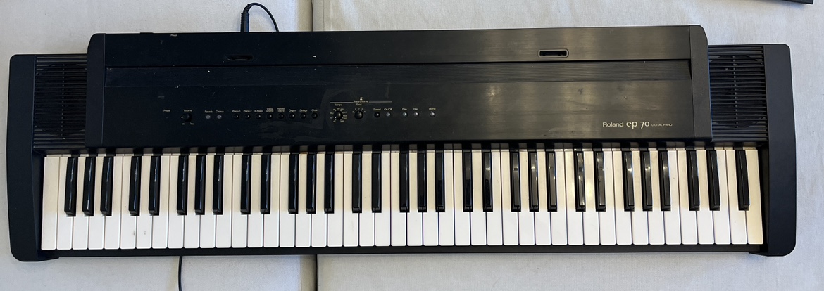 Roland ep-70 Digital Piano thumbnail
