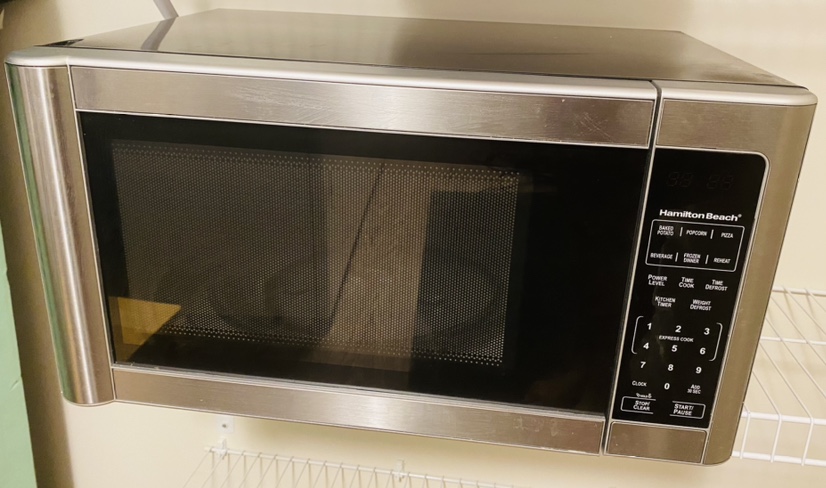 MICROWAVE- HAMILTON BEACH