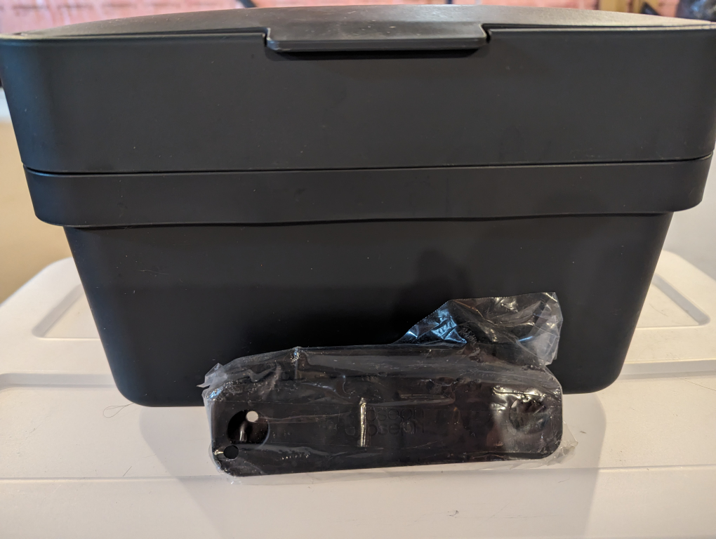 Black Wastebasket image indicator(2)