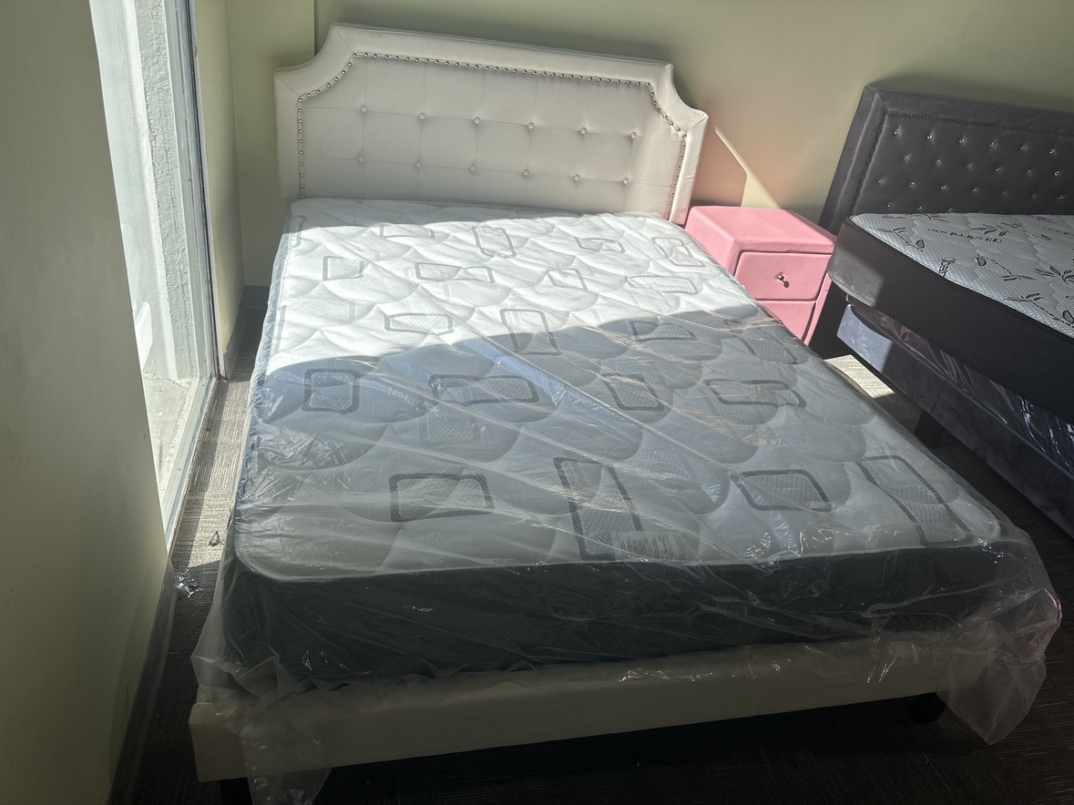 Demo Queen Bed - Free delivery