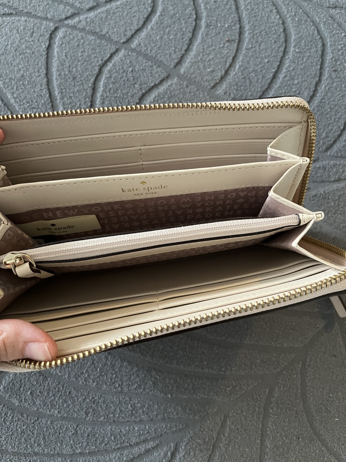 Kate Spade bag and wallet image indicator(9)