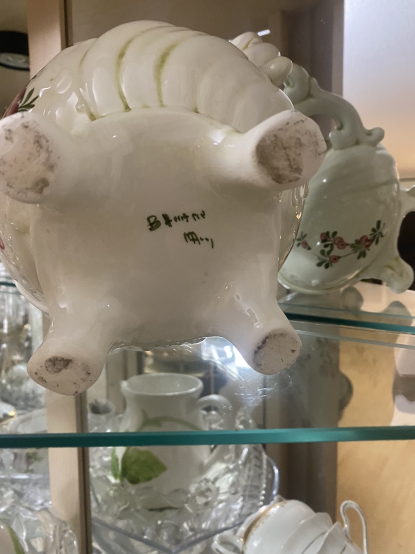 Ornate Porcelain Teapot image indicator(3)