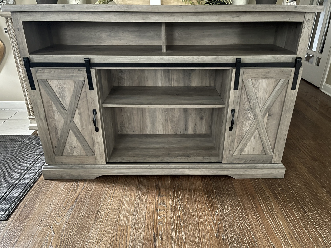 Cabinet/hutch