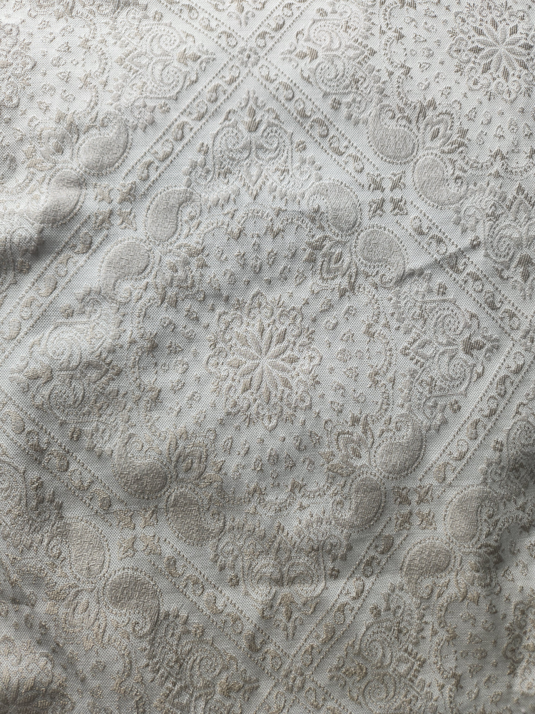 2 White Embroidered Curtains - photo 2