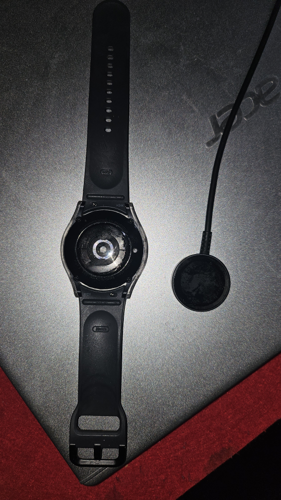 samsung watch 5 in excellent condition - photo 2