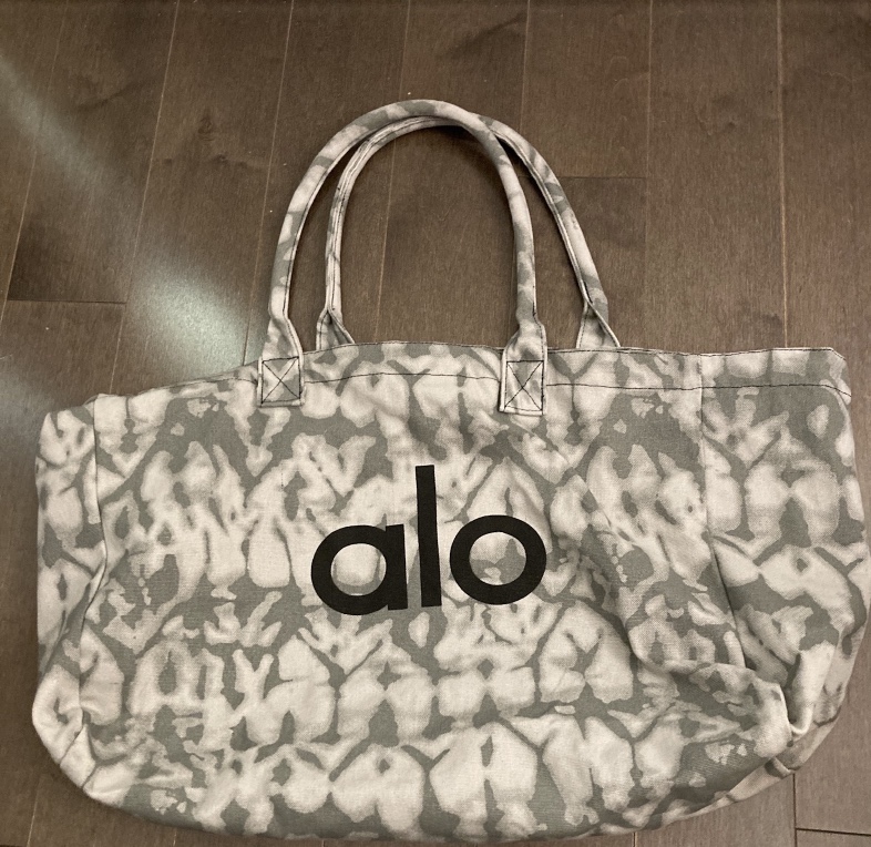 Alo Yoga Tote Bag thumbnail