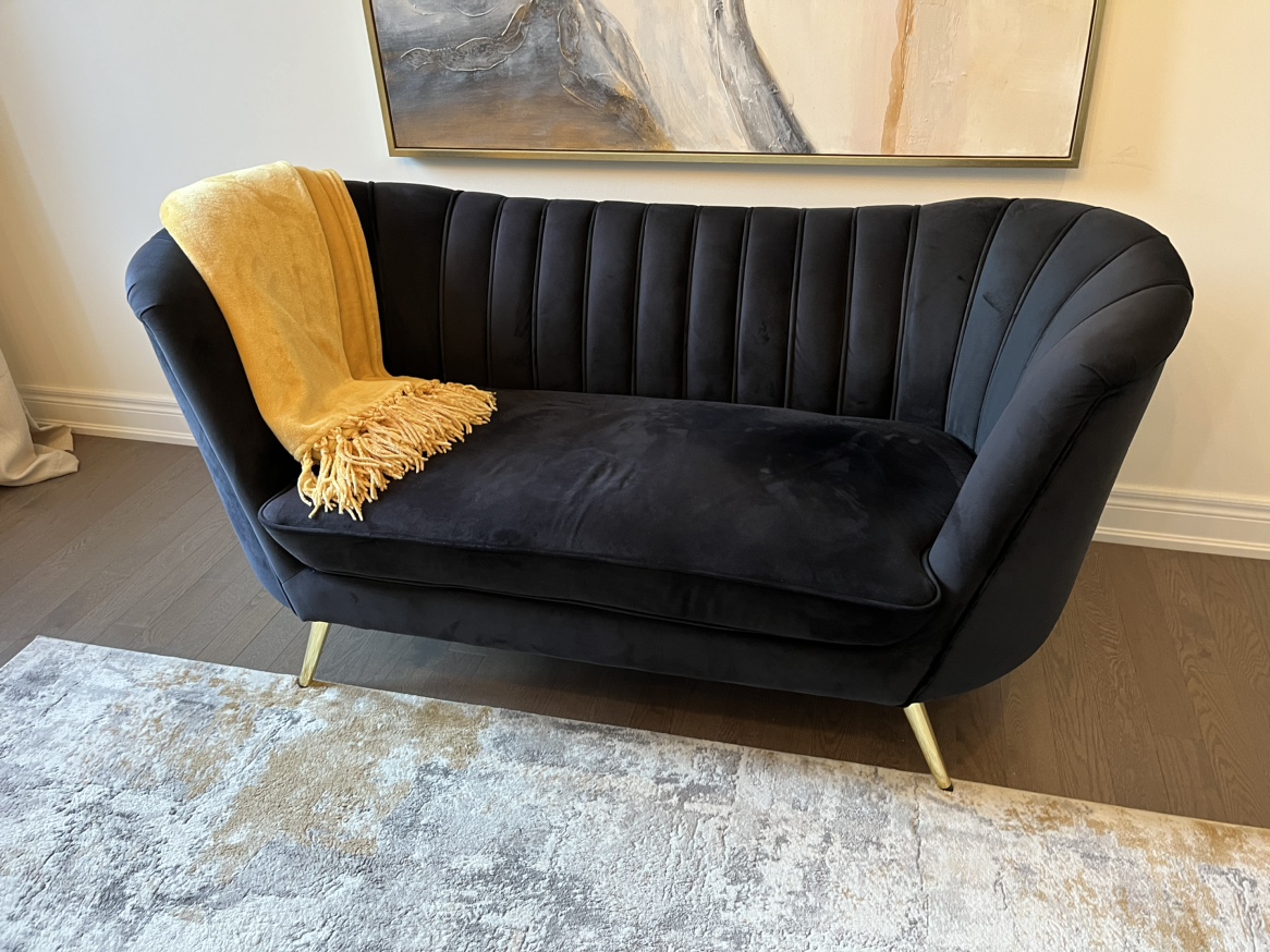 Love seat thumbnail