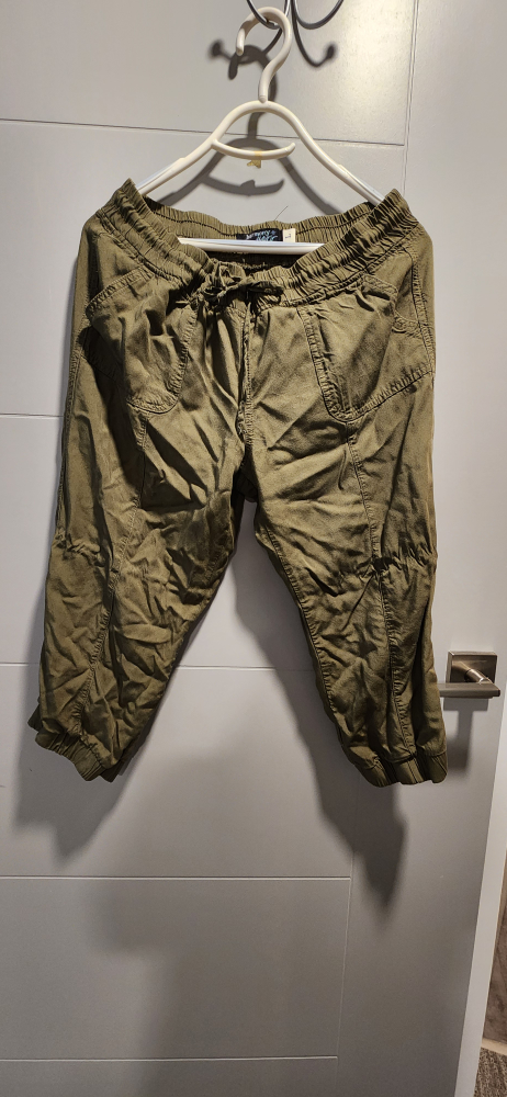 Women's Green  Cropped Pants - photo 2