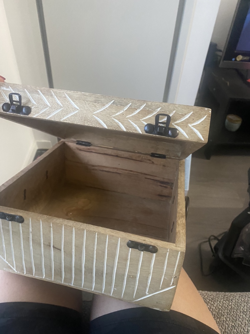 Bundle of home decor items image indicator(3)