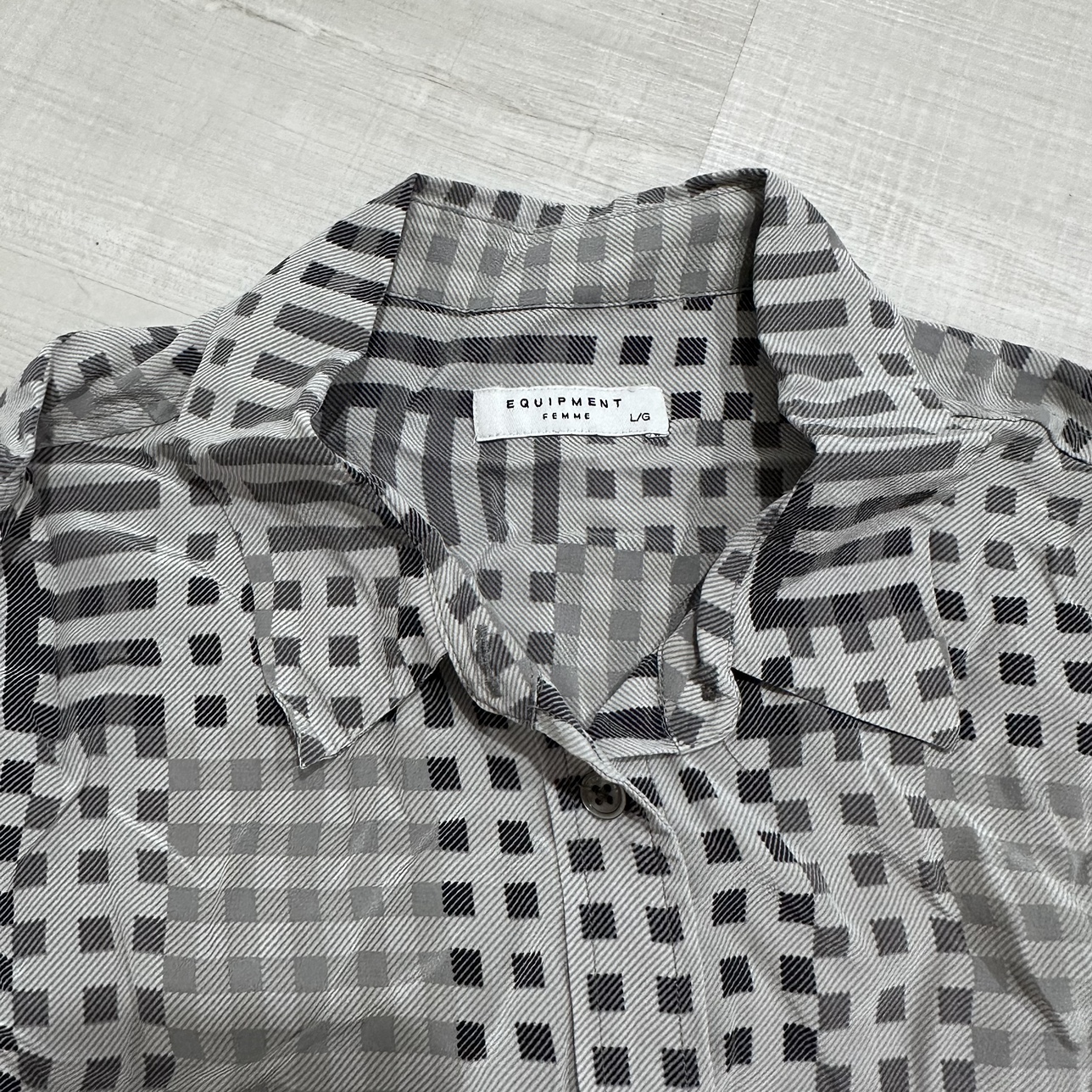 Grey Patterned Sleeveless Blouse image indicator(3)