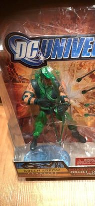 2009 Mattel DC Universe Classics Green Arrow Action Figure image indicator(3)