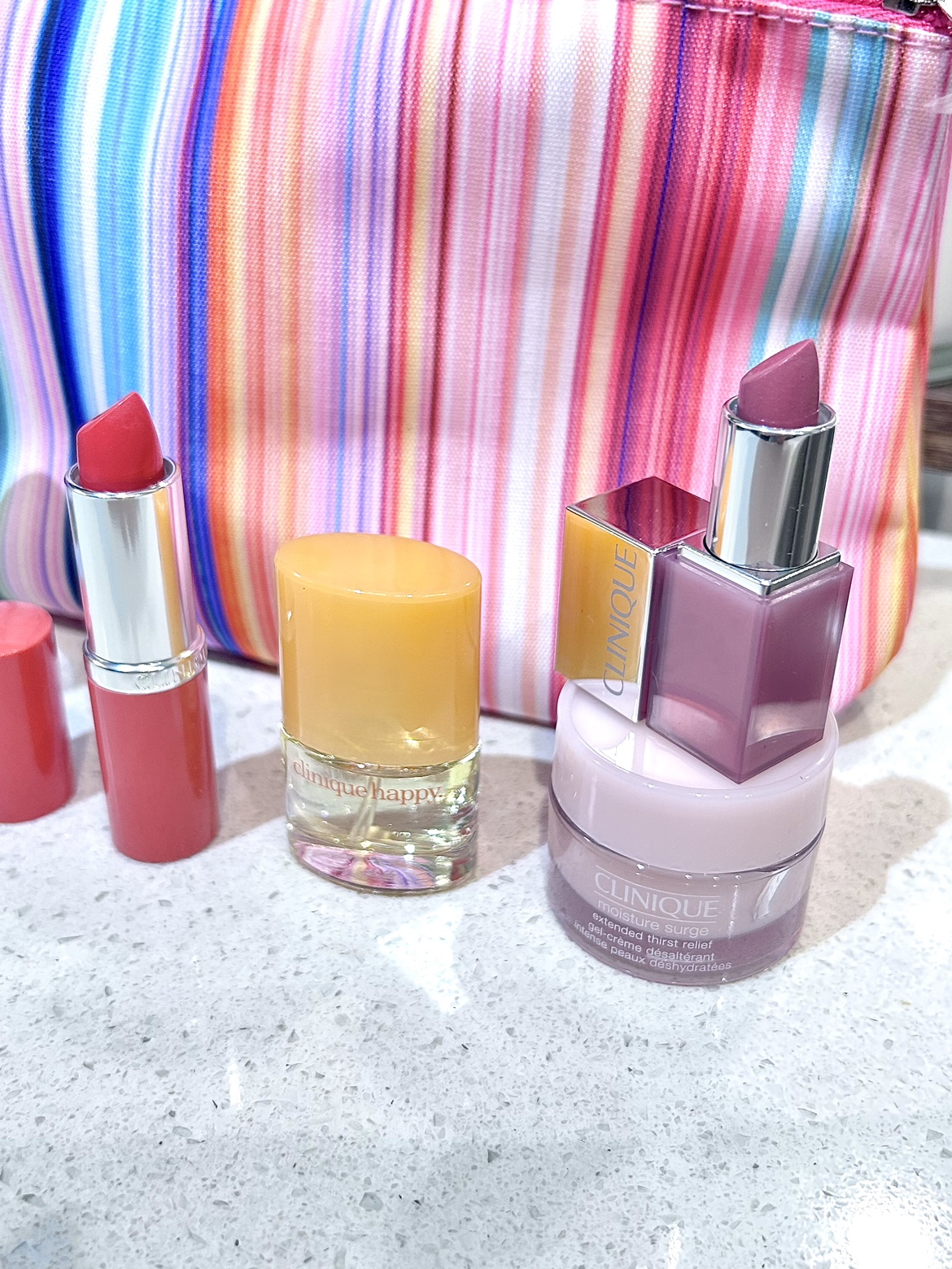 🍓NEW Clinique Set! 7 pcs Lipsticks Perfume Skincare + FREE Gift image indicator(2)