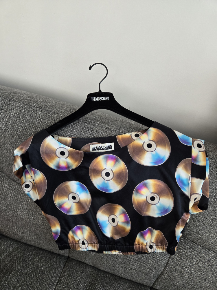 Moschino × H&M top 💿 image indicator(2)