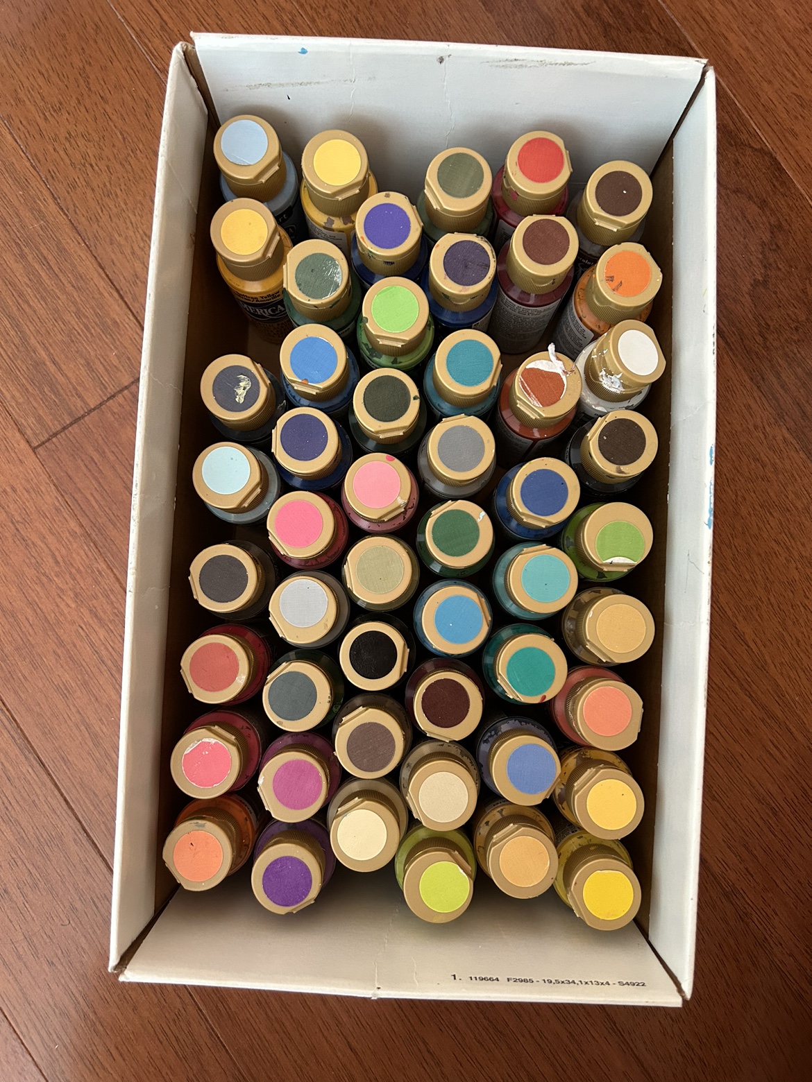 50 tubes of acrylic paint image indicator(3)