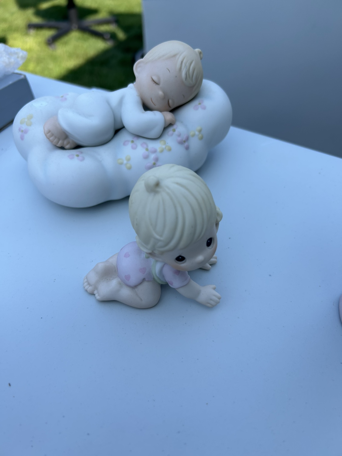 Precious Moments figurines image indicator(3)