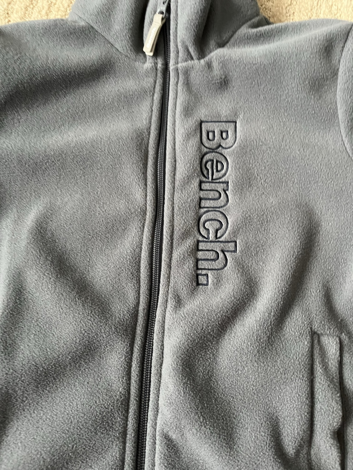 GREY BOYS GREY BENCH JACKET WITH THUMBHOLES - 9/10 image indicator(3)