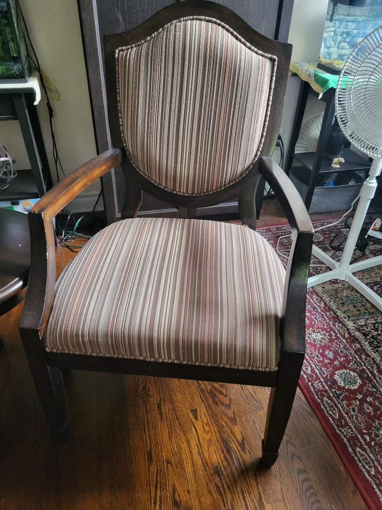 Chairs and side table - photo 4