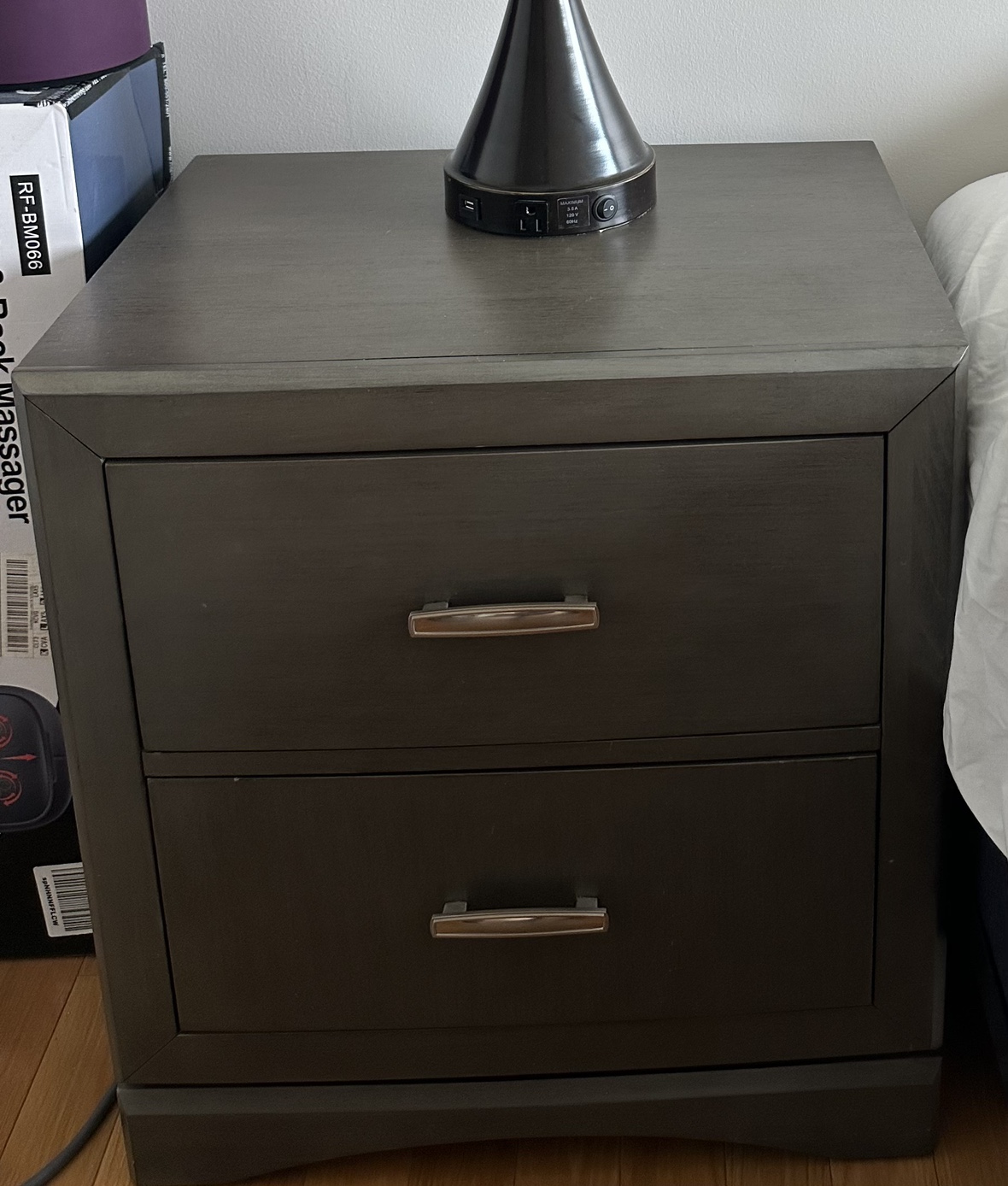 2 Nightstands with Drawers - photo 4