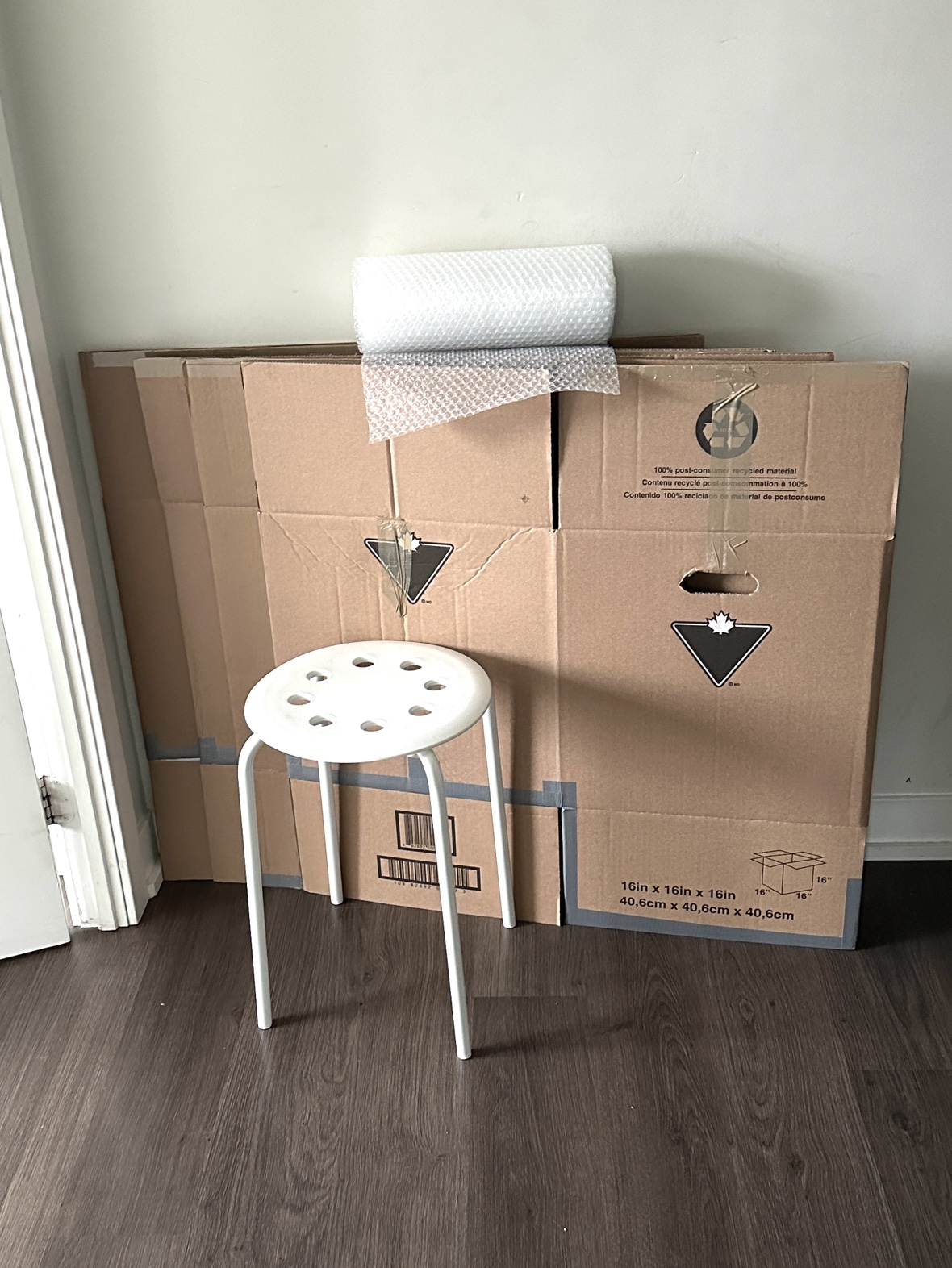 Moving Boxes and Bubble Wrap - photo 2