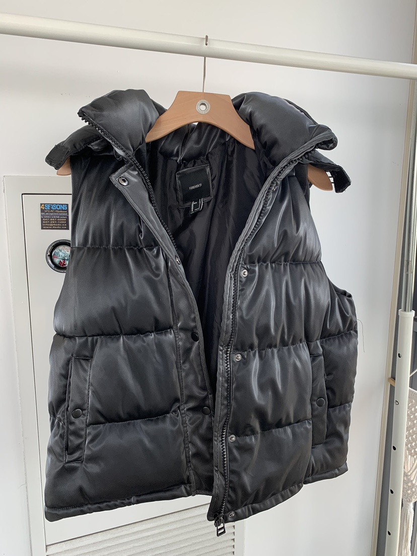 Forever 21 Black Puffer Vest thumbnail