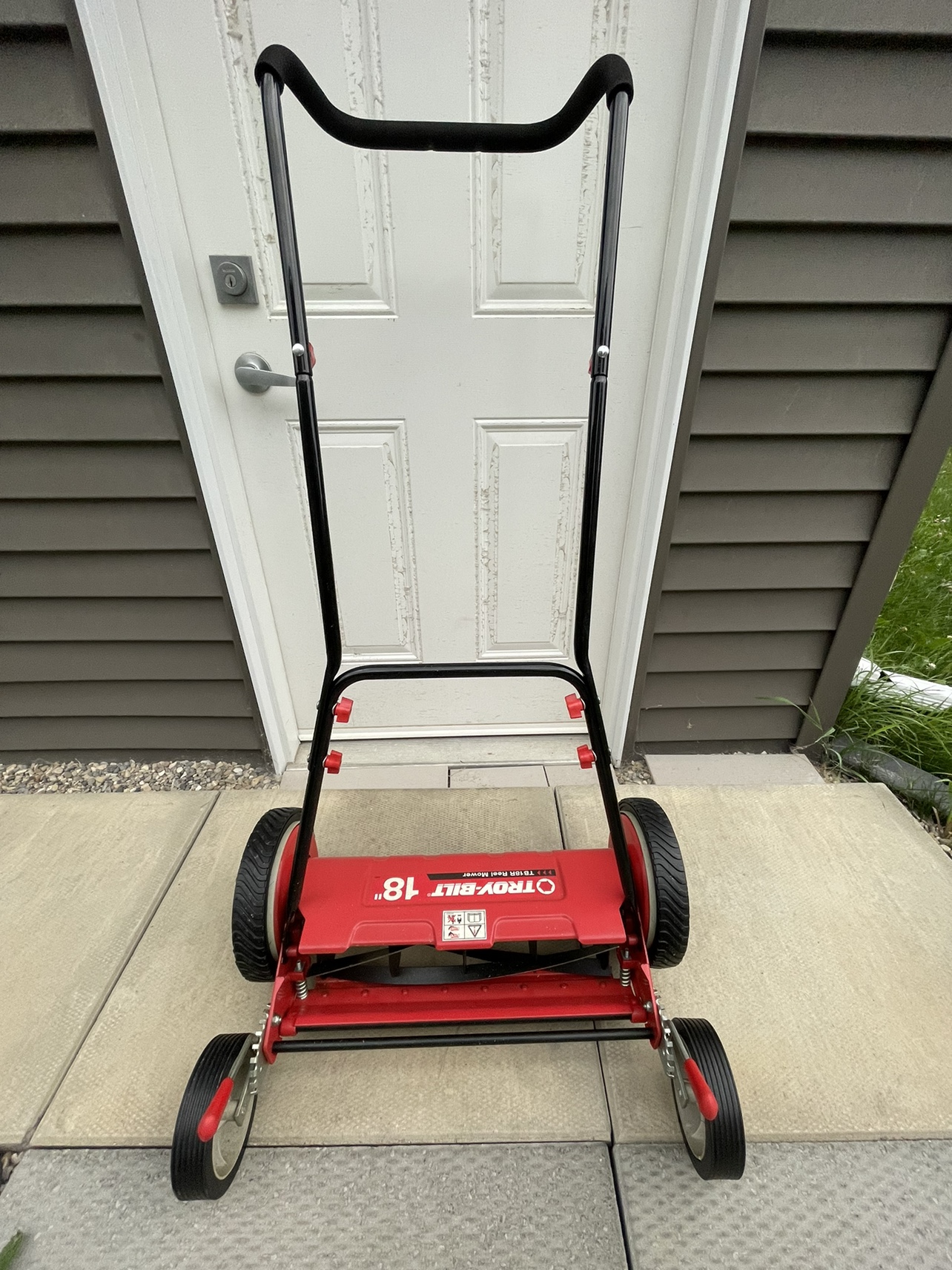 Troy bilt 18" Push Lawn Mower red with Rear Bag - photo 2