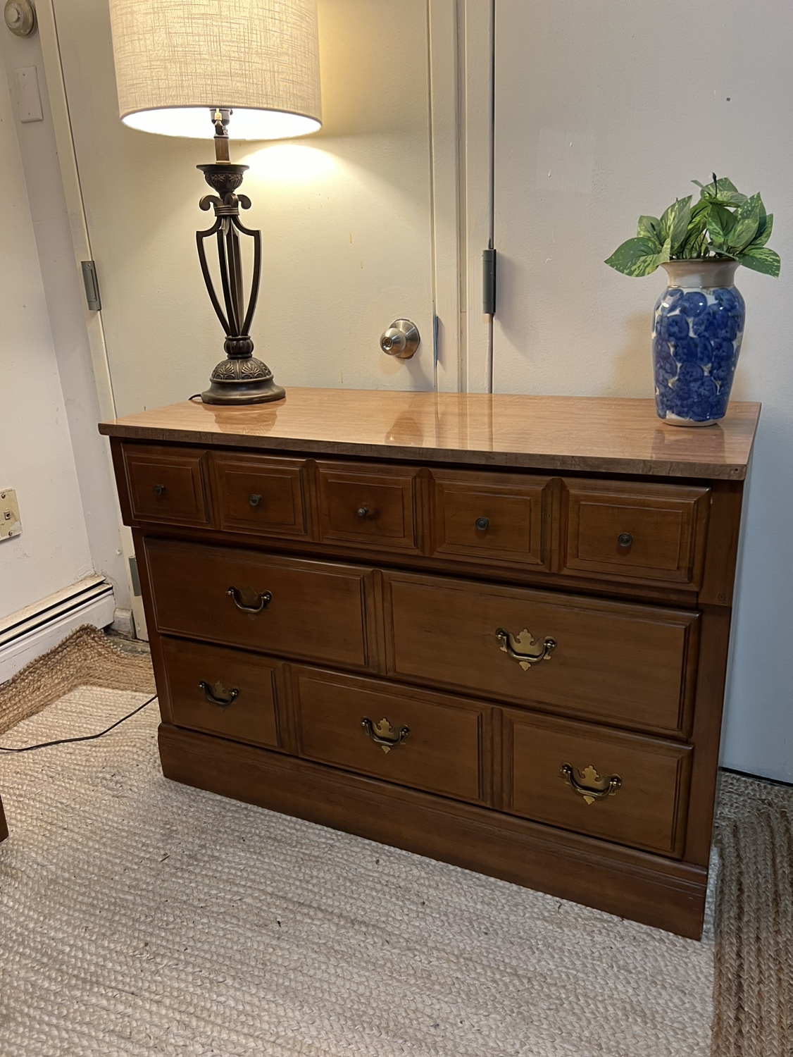 Delivery Aval. - 3 Drawers Dresser