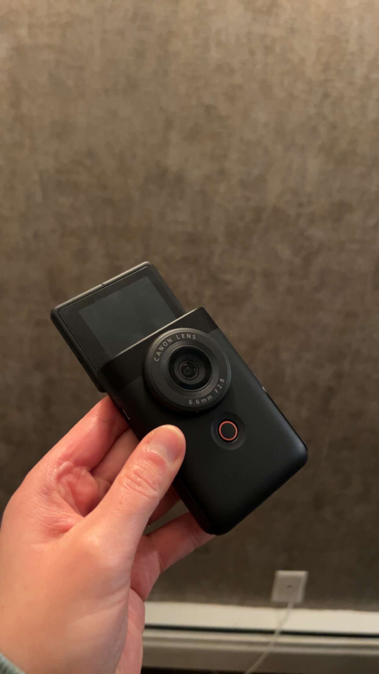 Canon Powershot V10 + accessories thumbnail