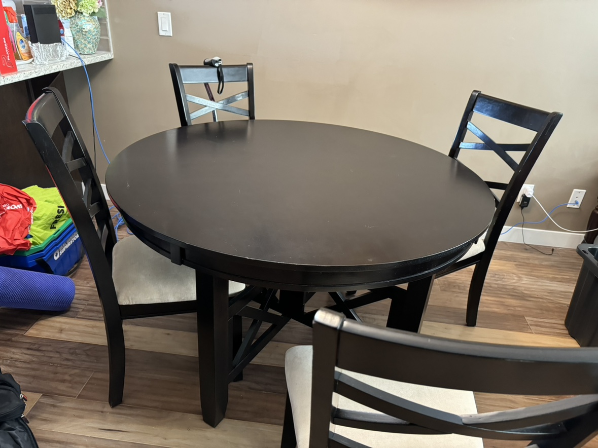 Table and 4 chairs - photo 5