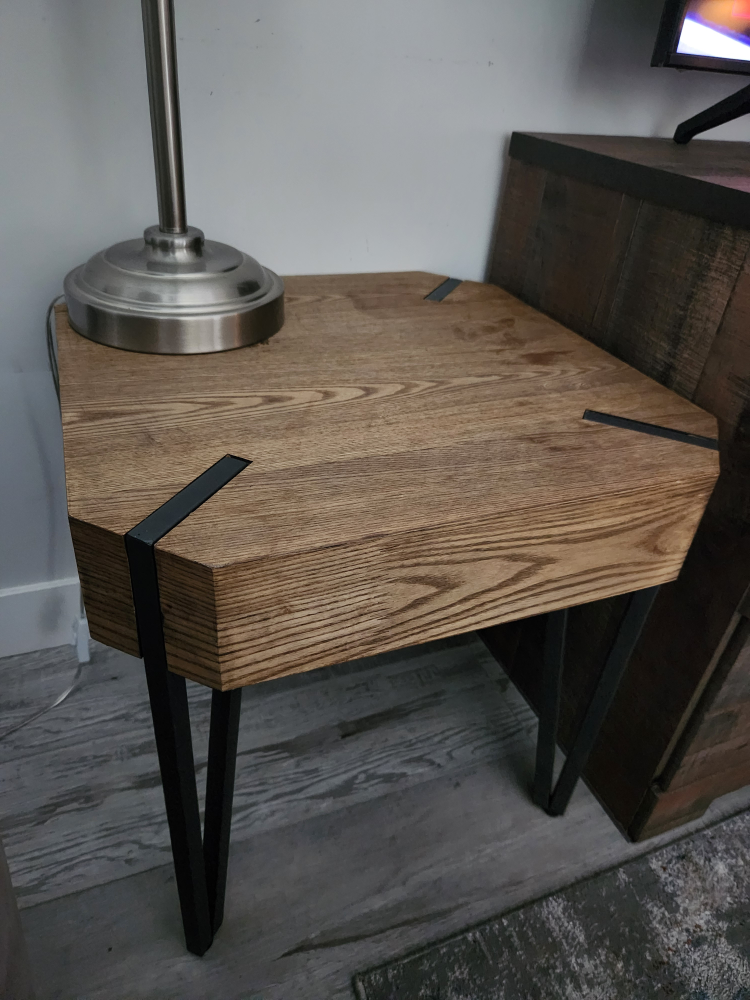 End/side tables