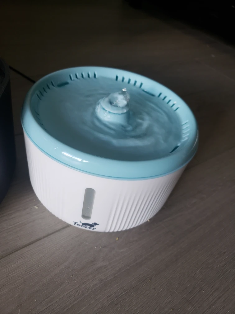 Pet Water Fountain & 4 New Charcoal Filters (2 optional heads) image indicator(2)