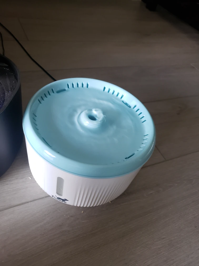 Pet Water Fountain & 4 New Charcoal Filters (2 optional heads) image indicator(3)