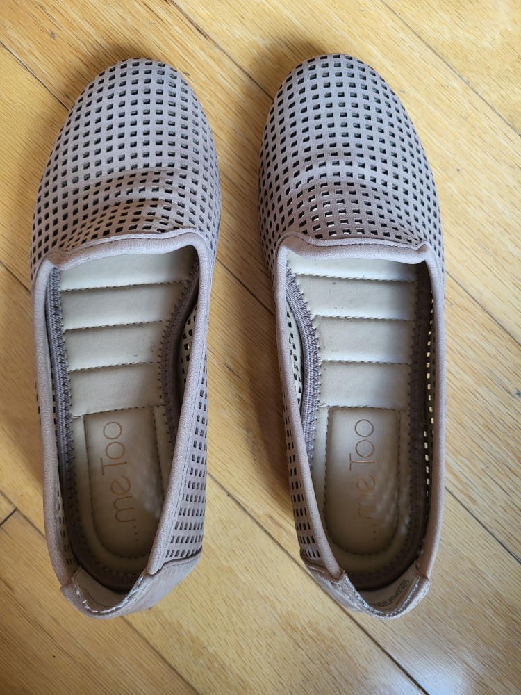 ❣️ New Loafers Neutral Tan Perforated Slip On Shoes - size 6 image indicator(3)