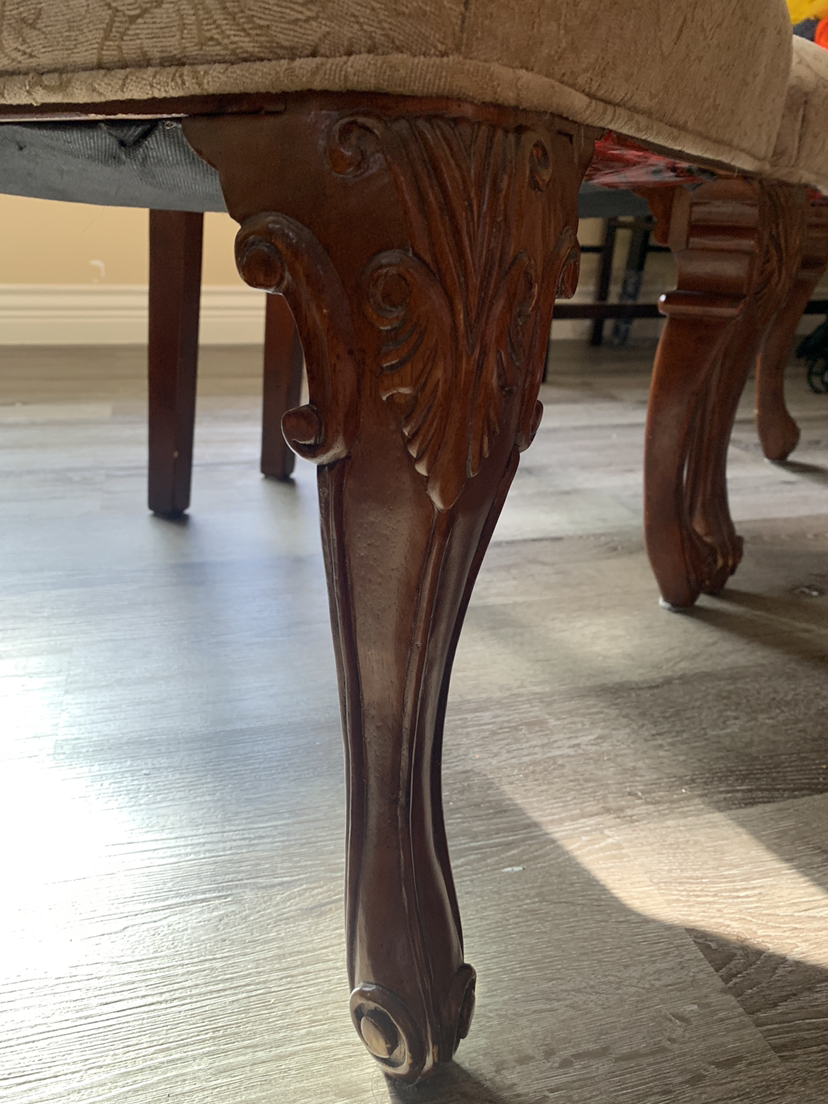 4 chaires image indicator(2)