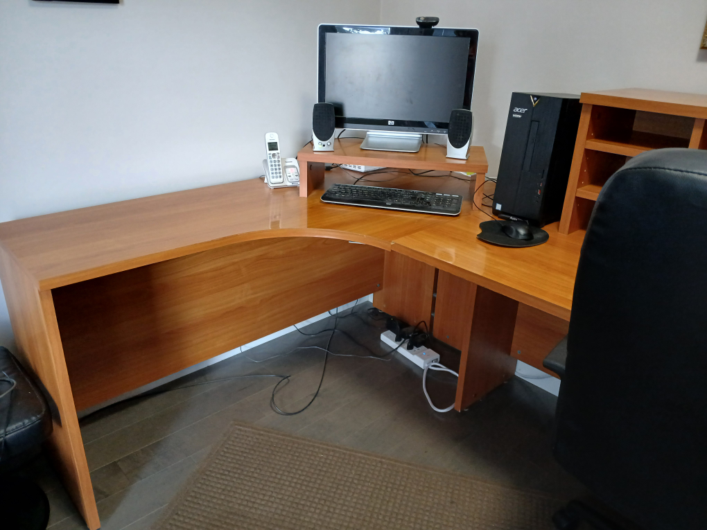 Beautiful sturdy desk - photo 2