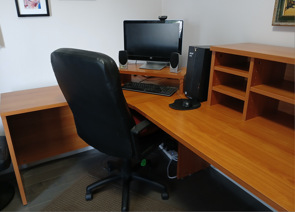 Beautiful sturdy desk - photo 3