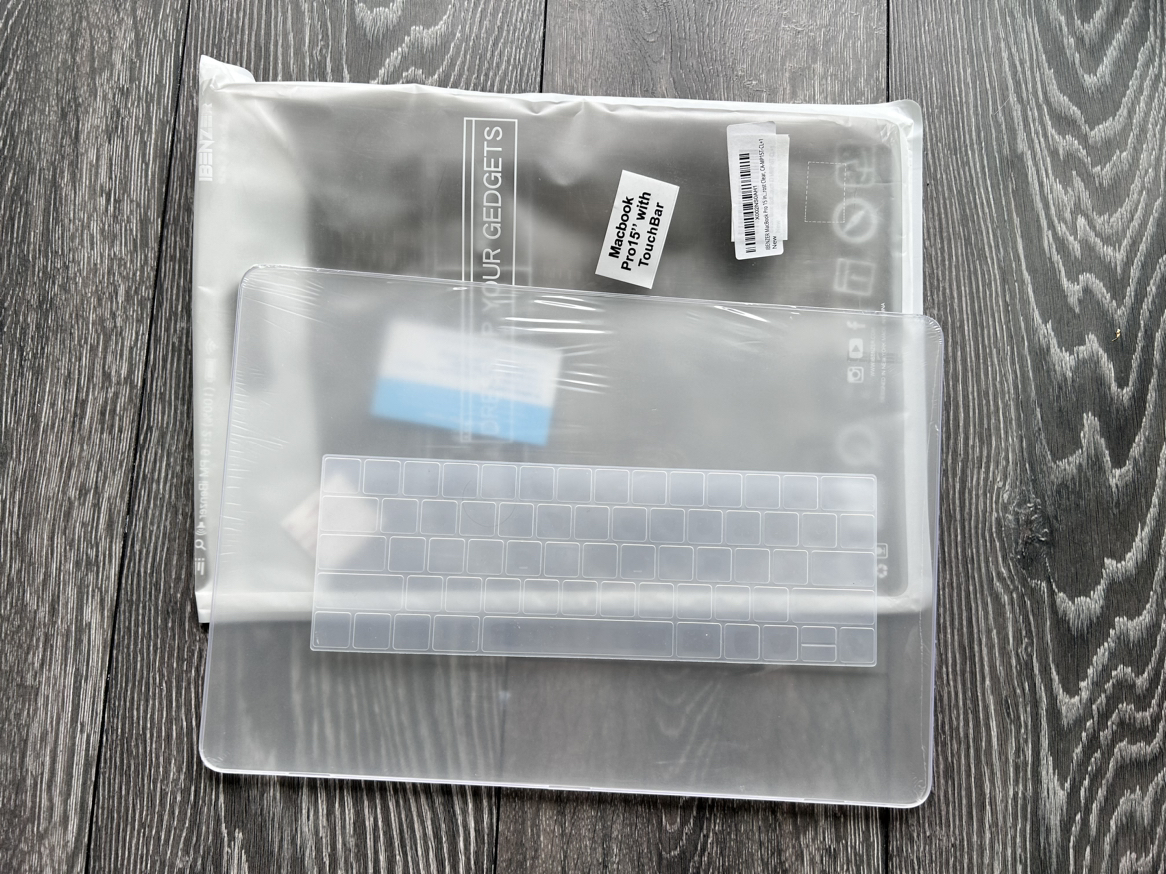 FREE‼️Top cover MacBook Case