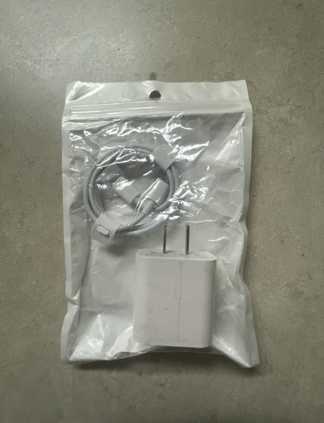 Apple Charger 20W USB-C Power Adapter with Cable image indicator(4)