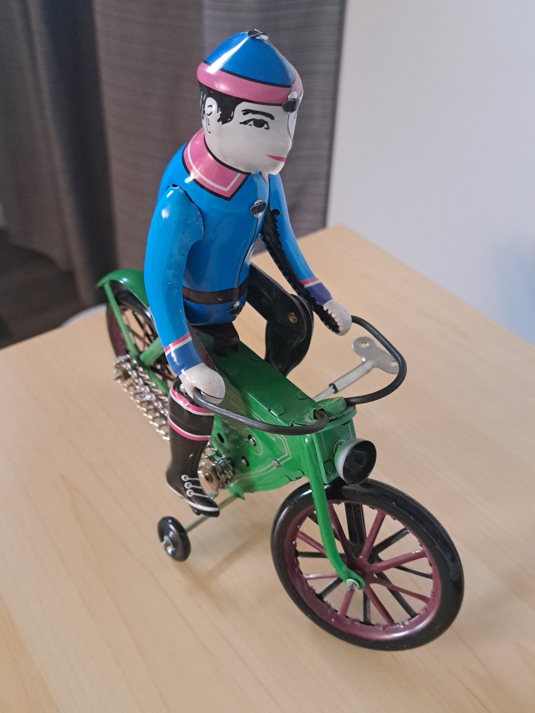 TIN TOYS MAN ON BICYCLE WORKS GREAT image indicator(7)