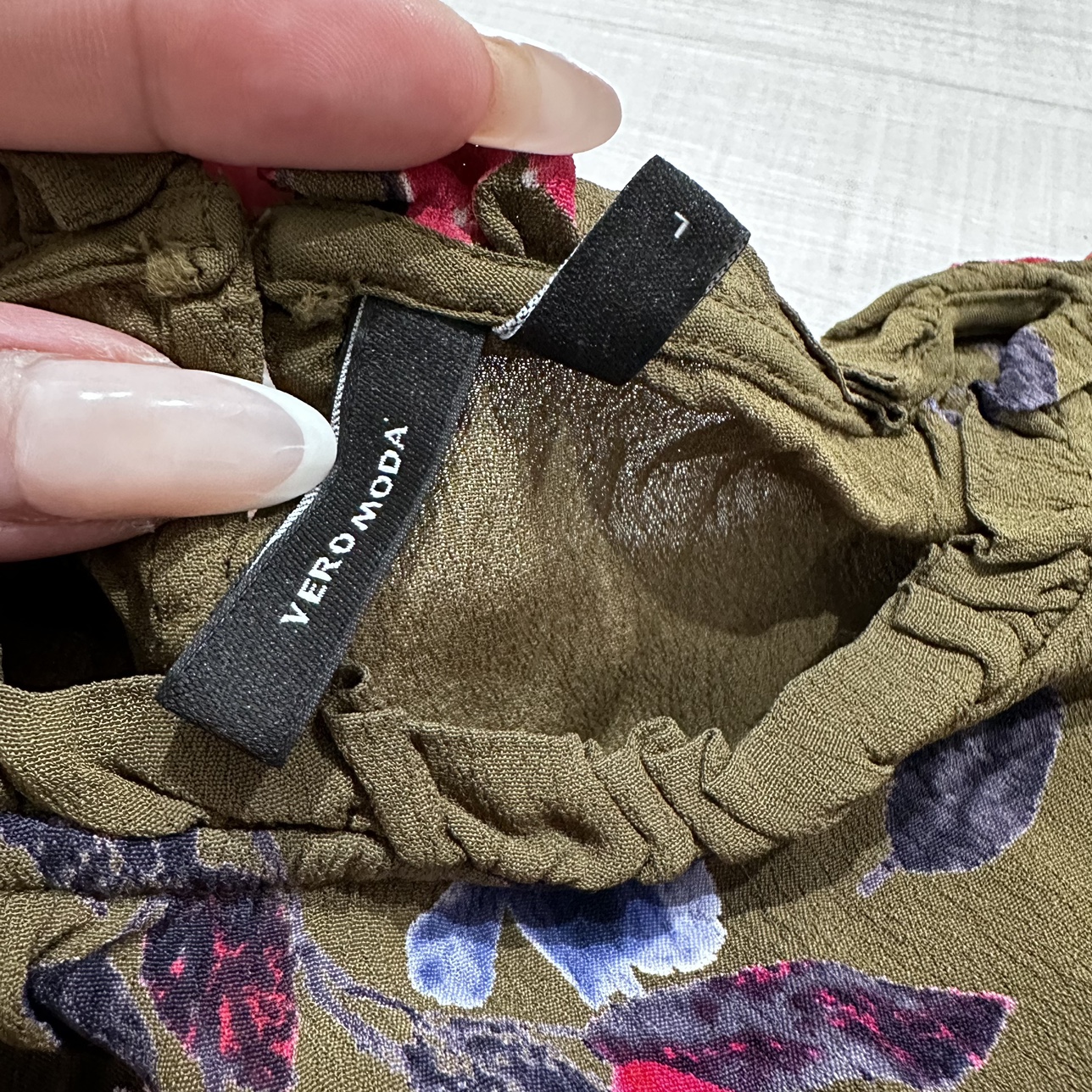 Vero Moda Floral Top Size image indicator(3)