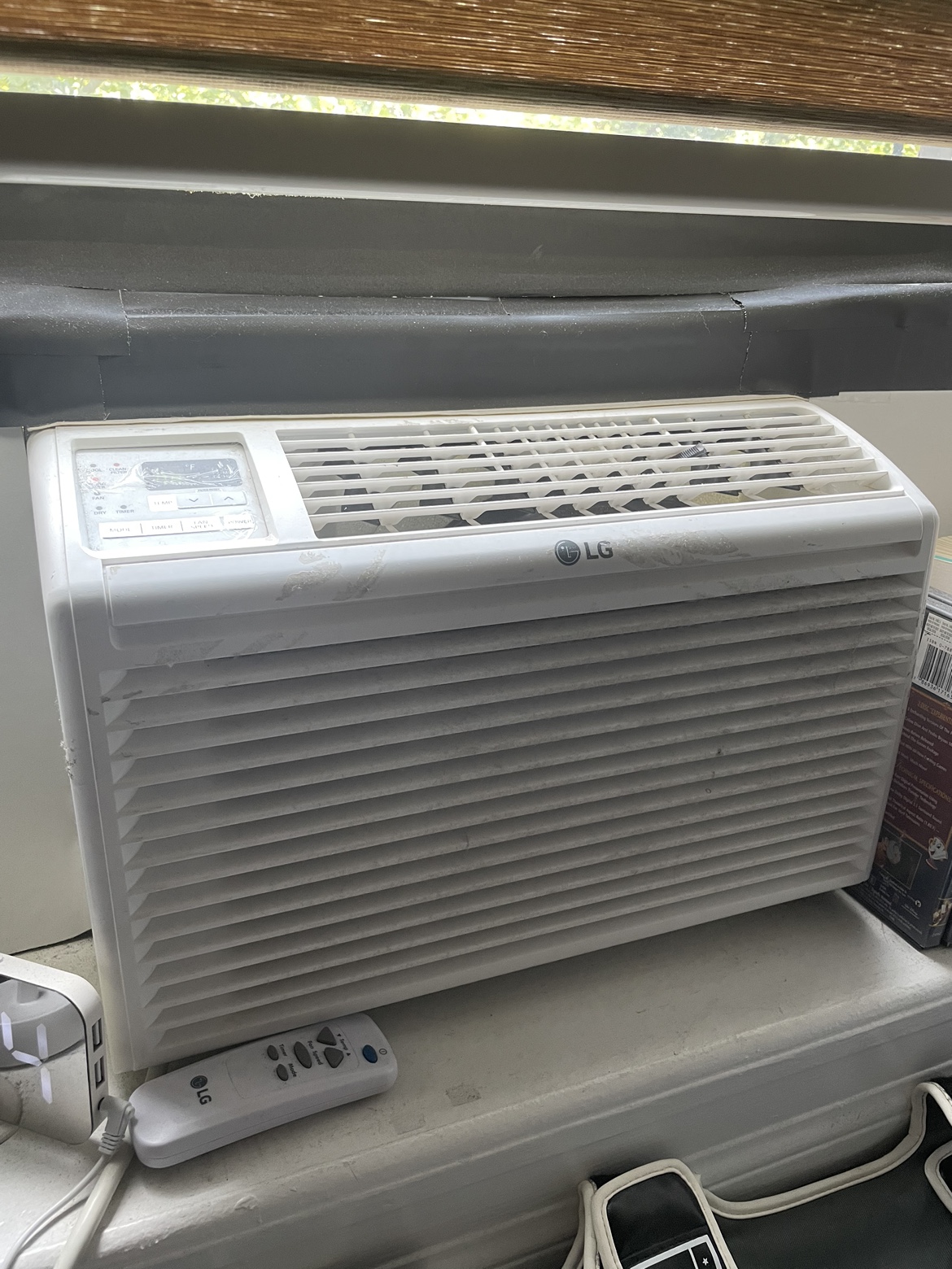 LG 6,000 BTU Window Air Conditioner thumbnail