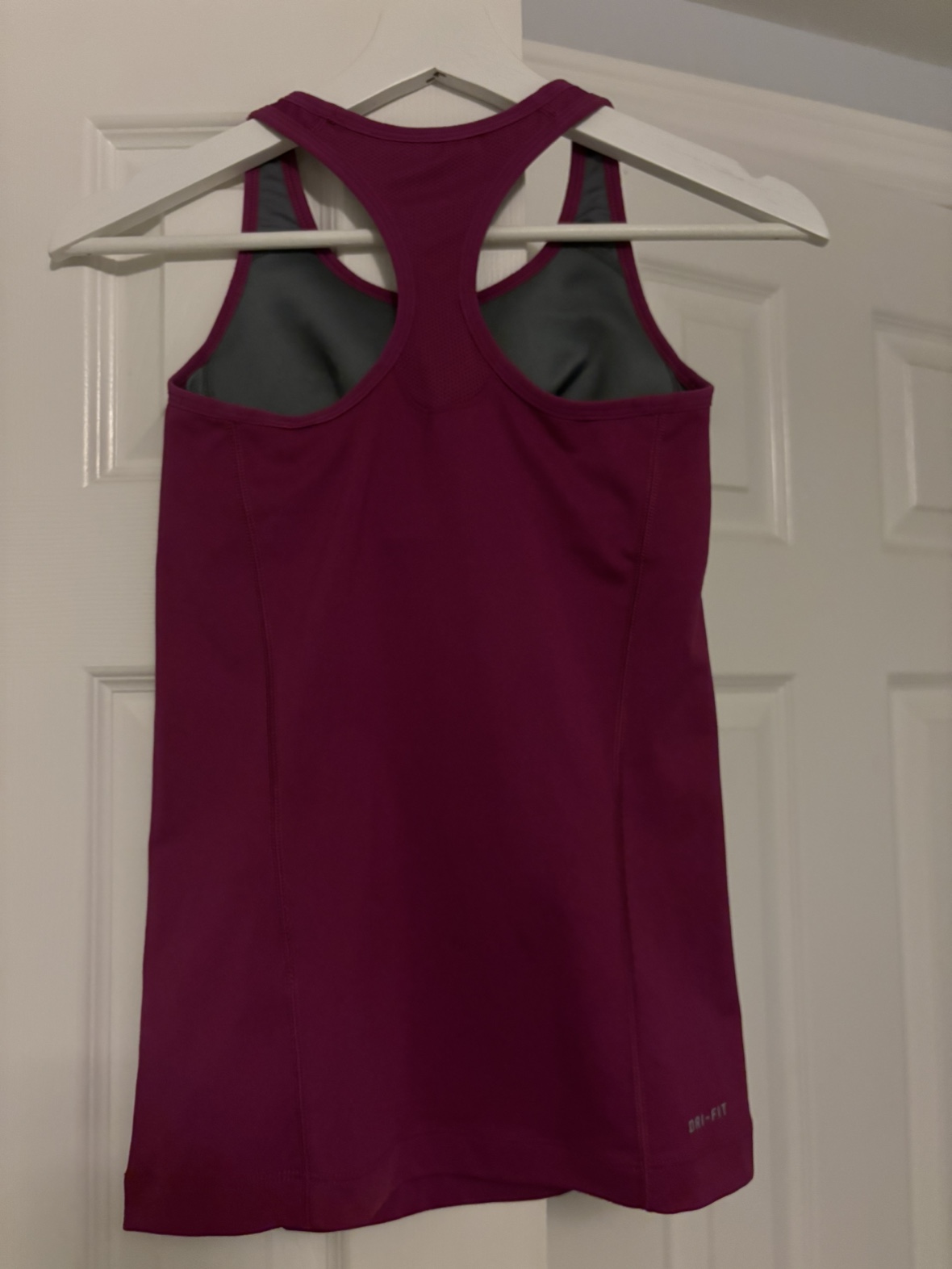 Nike dri-fit XS magenta tank top with built in bra - photo 2