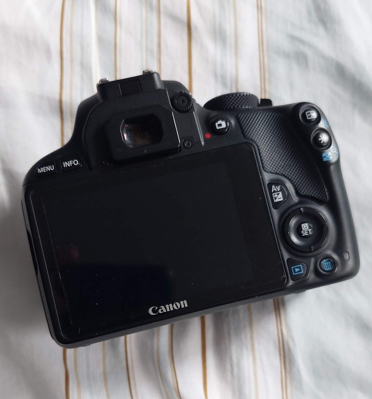 Canon SL1 DSLR Camera image indicator(2)