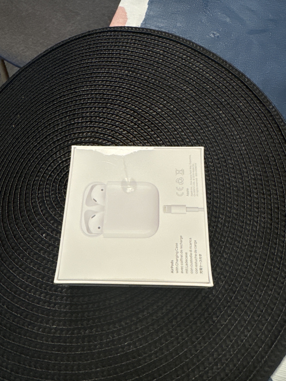 brand new airpods unopened with charging case - photo 2