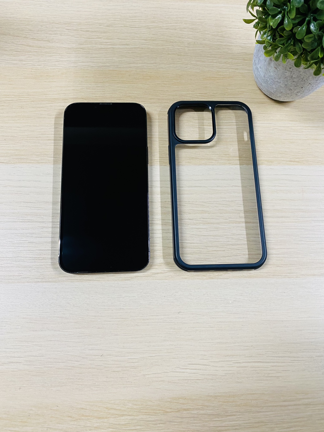 iPhone 13 Pro Max - 128GB ( UNLOCKED) Mint condition thumbnail