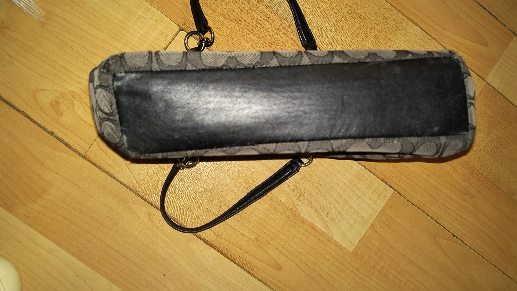 Coach Signature Tote Bag image indicator(4)