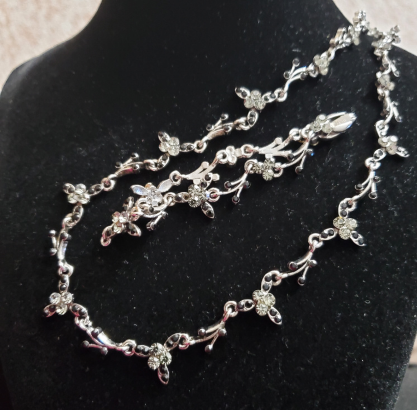 Vtg. Silver Flower Necklace & Bracelet Set image indicator(4)