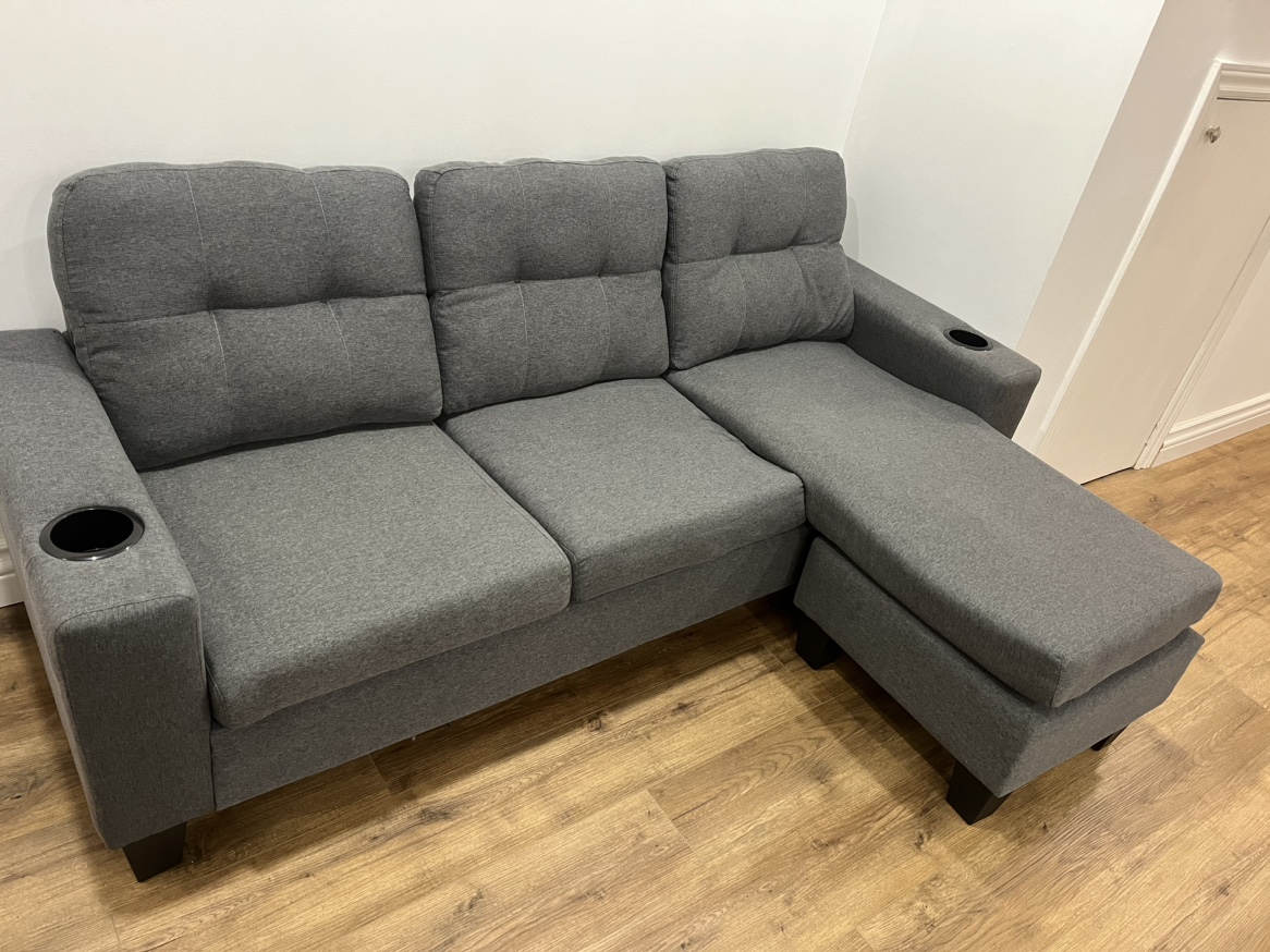 Cozy 3-Seater Sectional Sofa with Versatile Ottoman