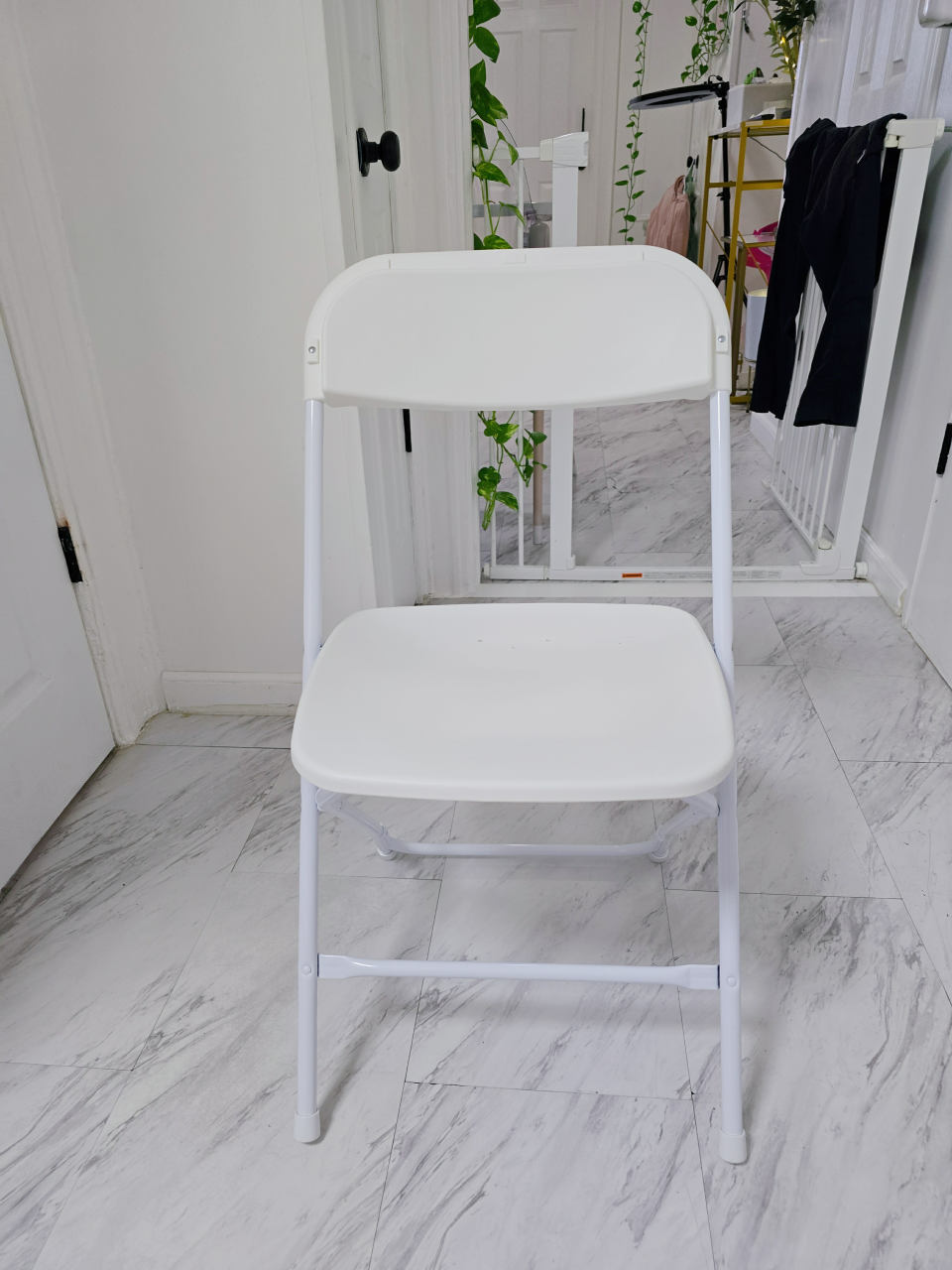 foldable white chair image indicator(2)